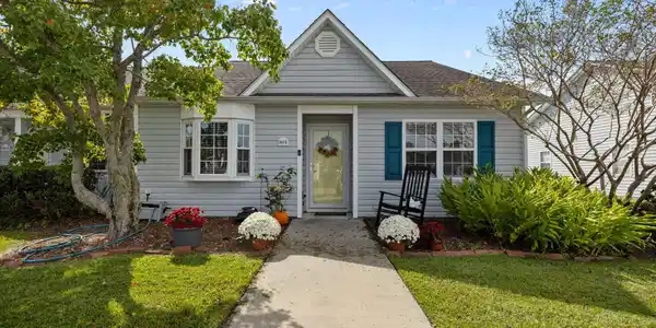 301 Courtyard E Unit 301