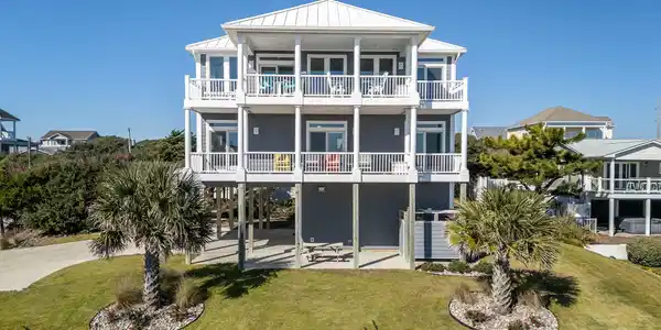 102 E Summer Place