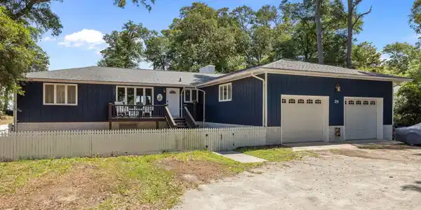 124 Oakleaf Drive