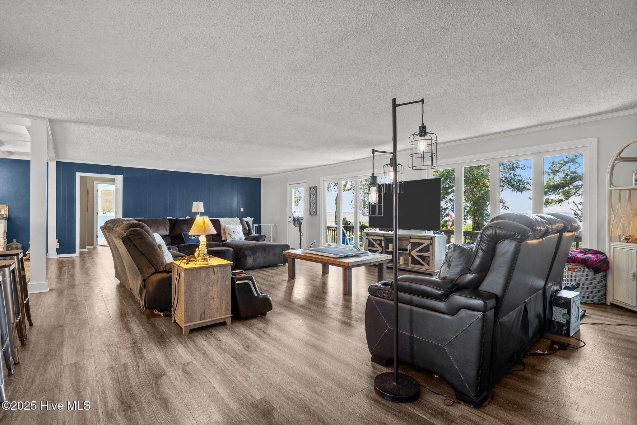 Image 4: 17-web-or-mls-1S3A3431