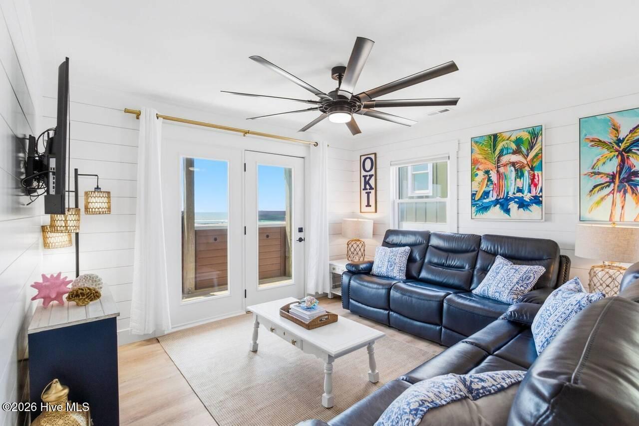 Image 3: 4327 E Beach 2