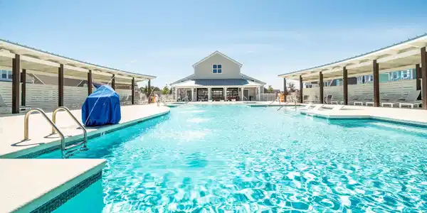 Image 4: Community Pool and Clubhouse