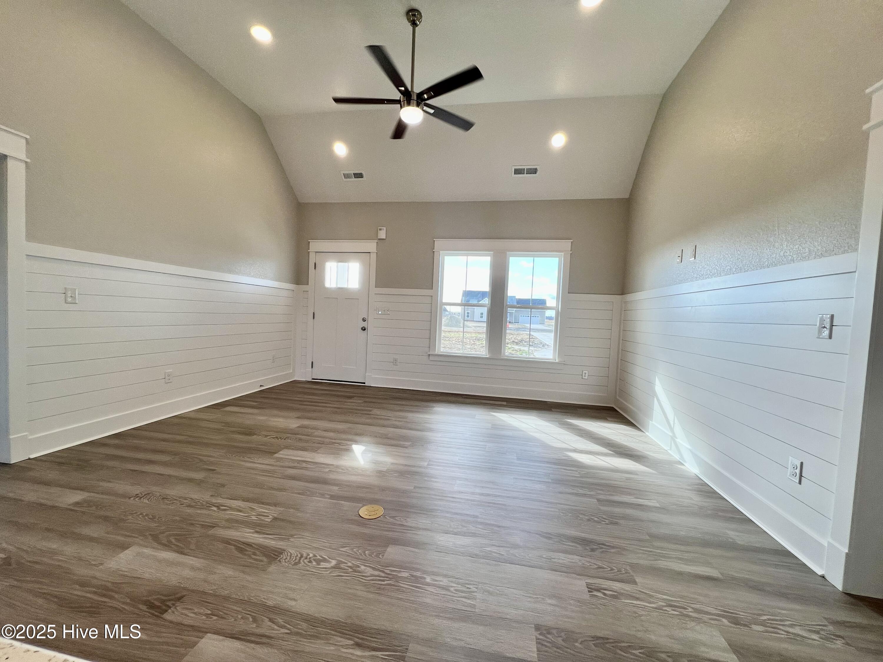 Image 3: Open Living Area