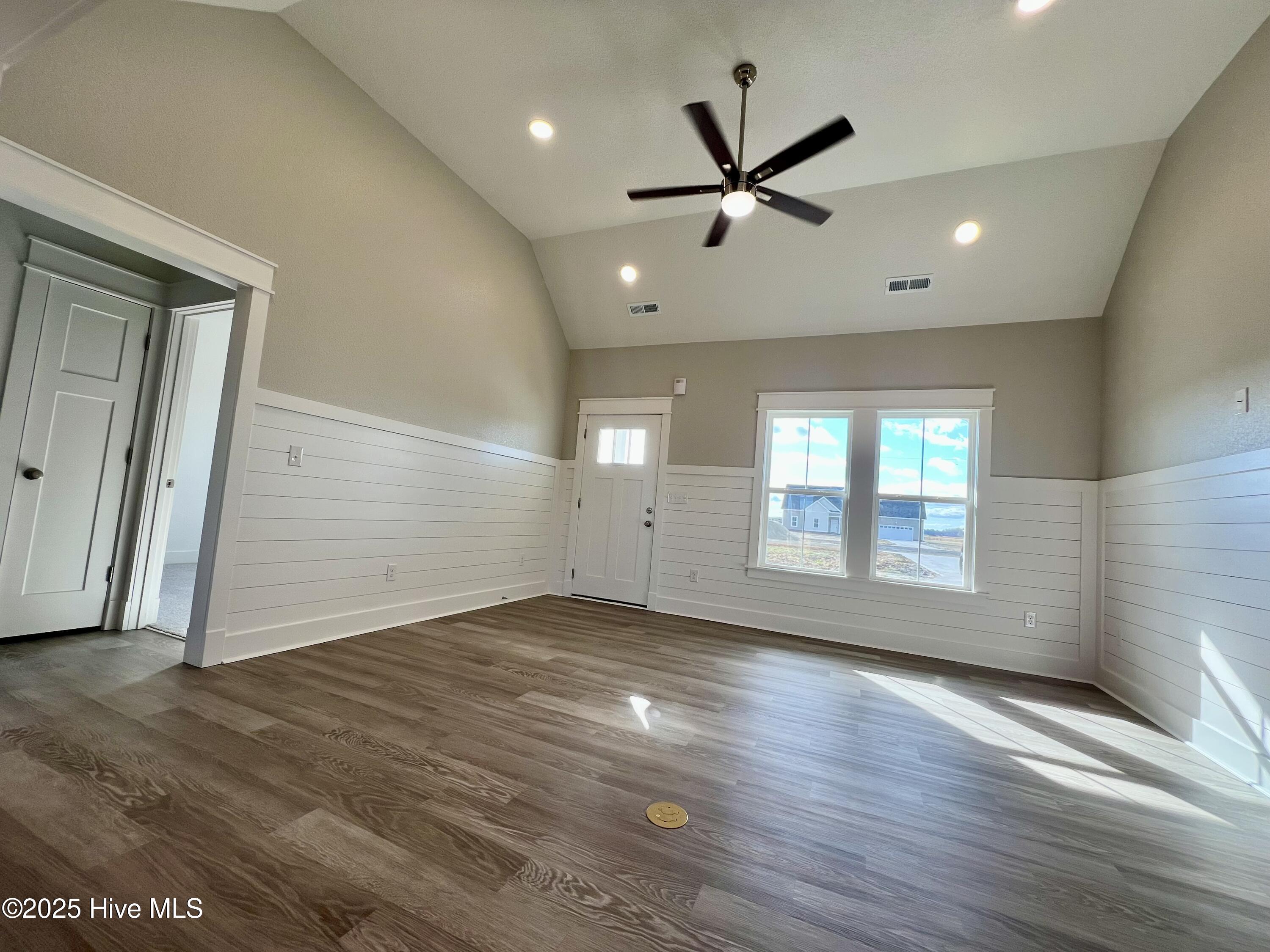 Image 4: tons of details throughout