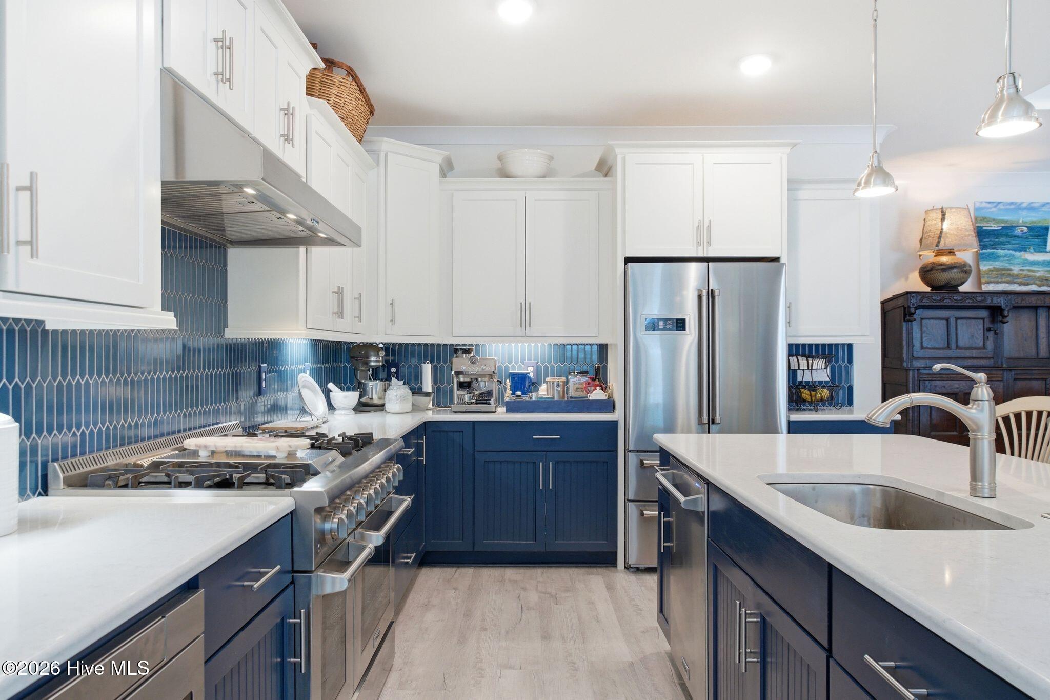 Image 4: 20_2038_manor_Dr-Some_interior_006