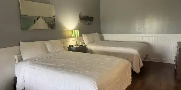 Image 3: Bedroom area
