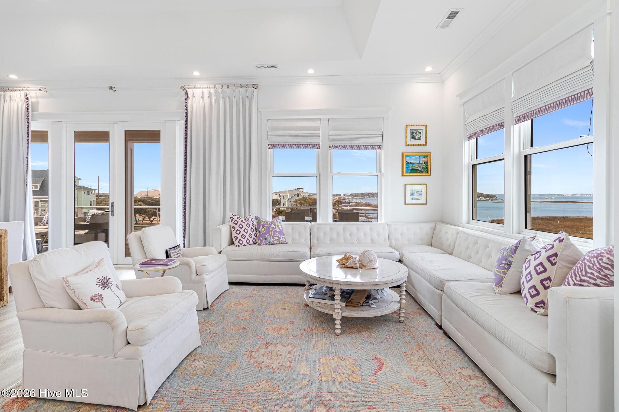 Image 3: Living Room