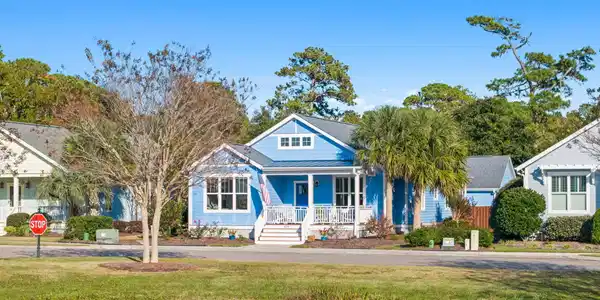 828 Cades Trail