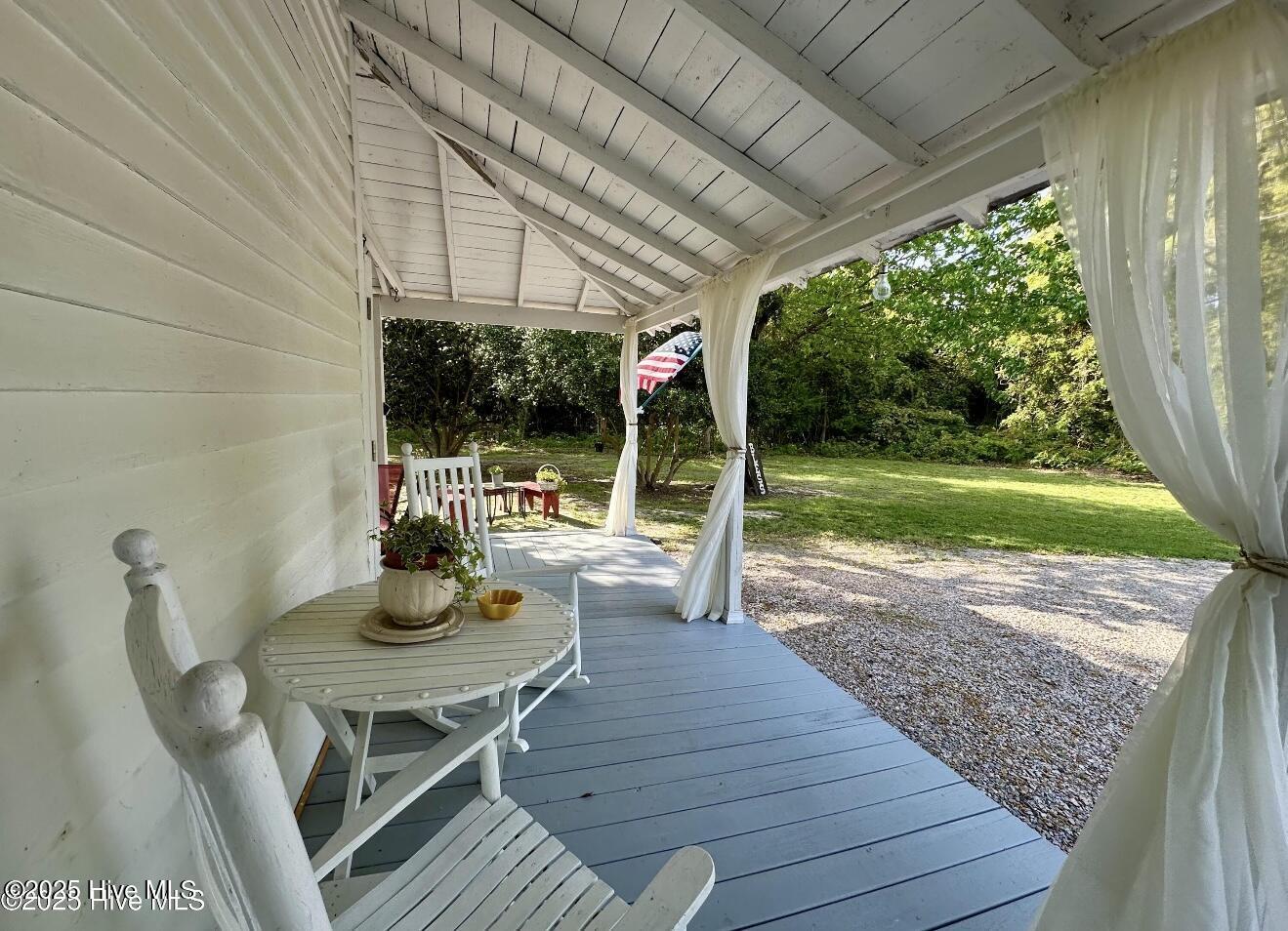 Image 3: Side Covered Porch