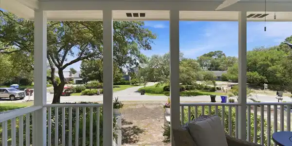 Image 4: 53-Front Porch View
