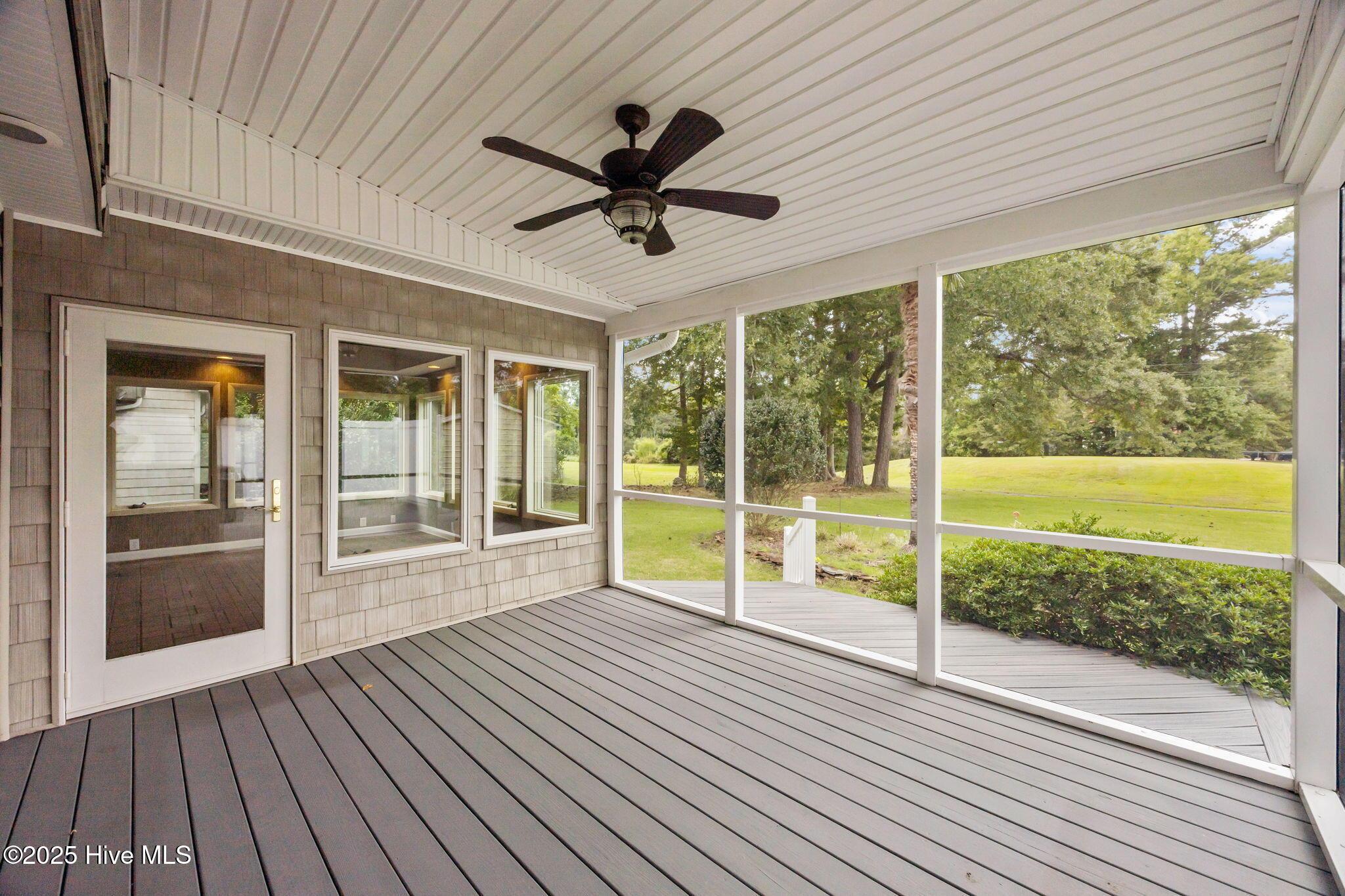 Image 4: Screened Porch