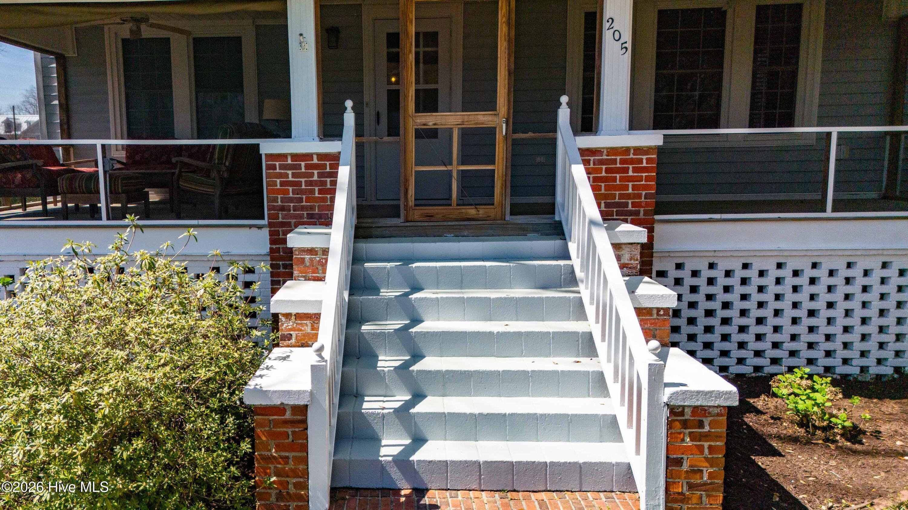 Image 4: 004_Front Entrance