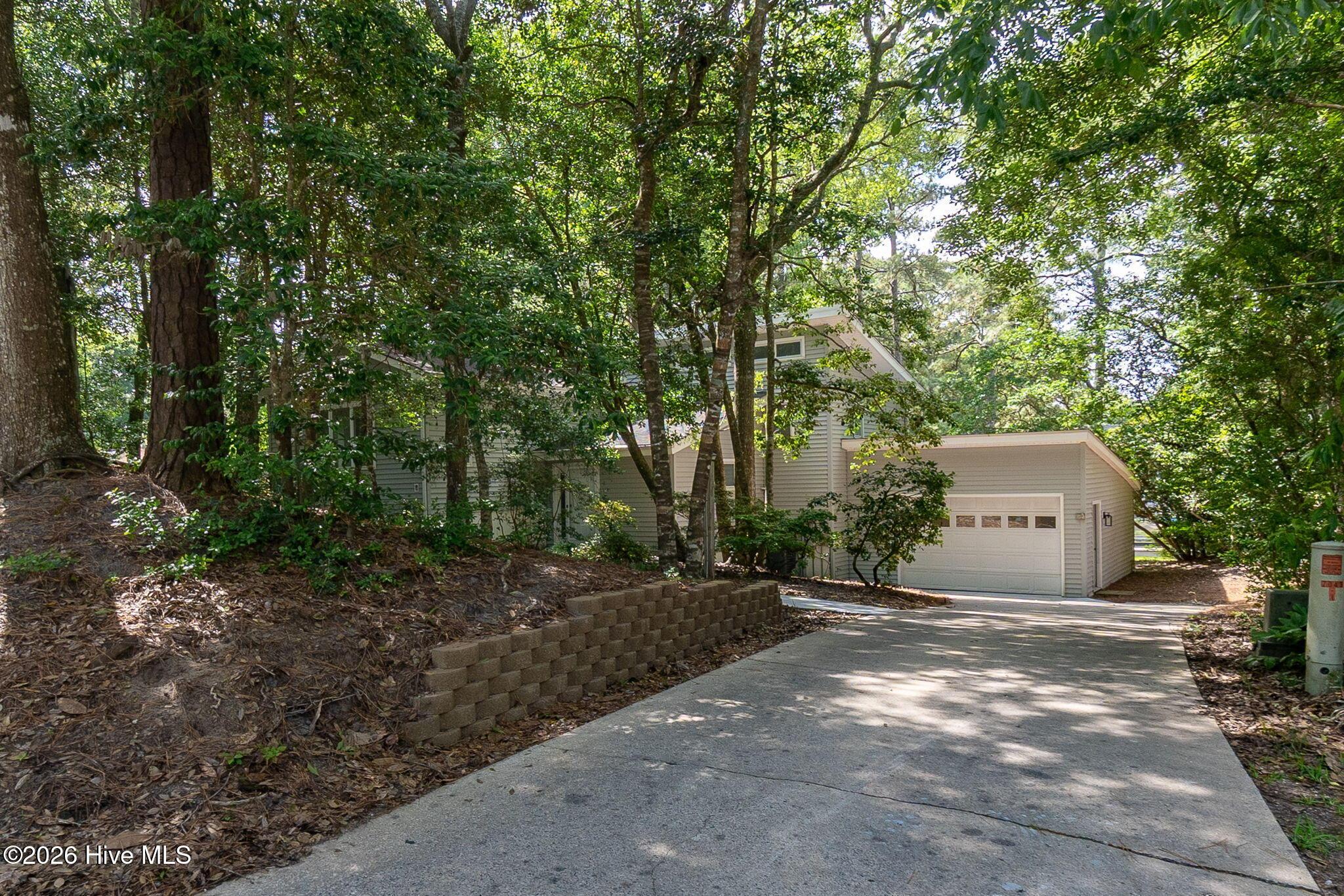 Image 2: 2-web-or-mls-chadwick-visuals-121-white-