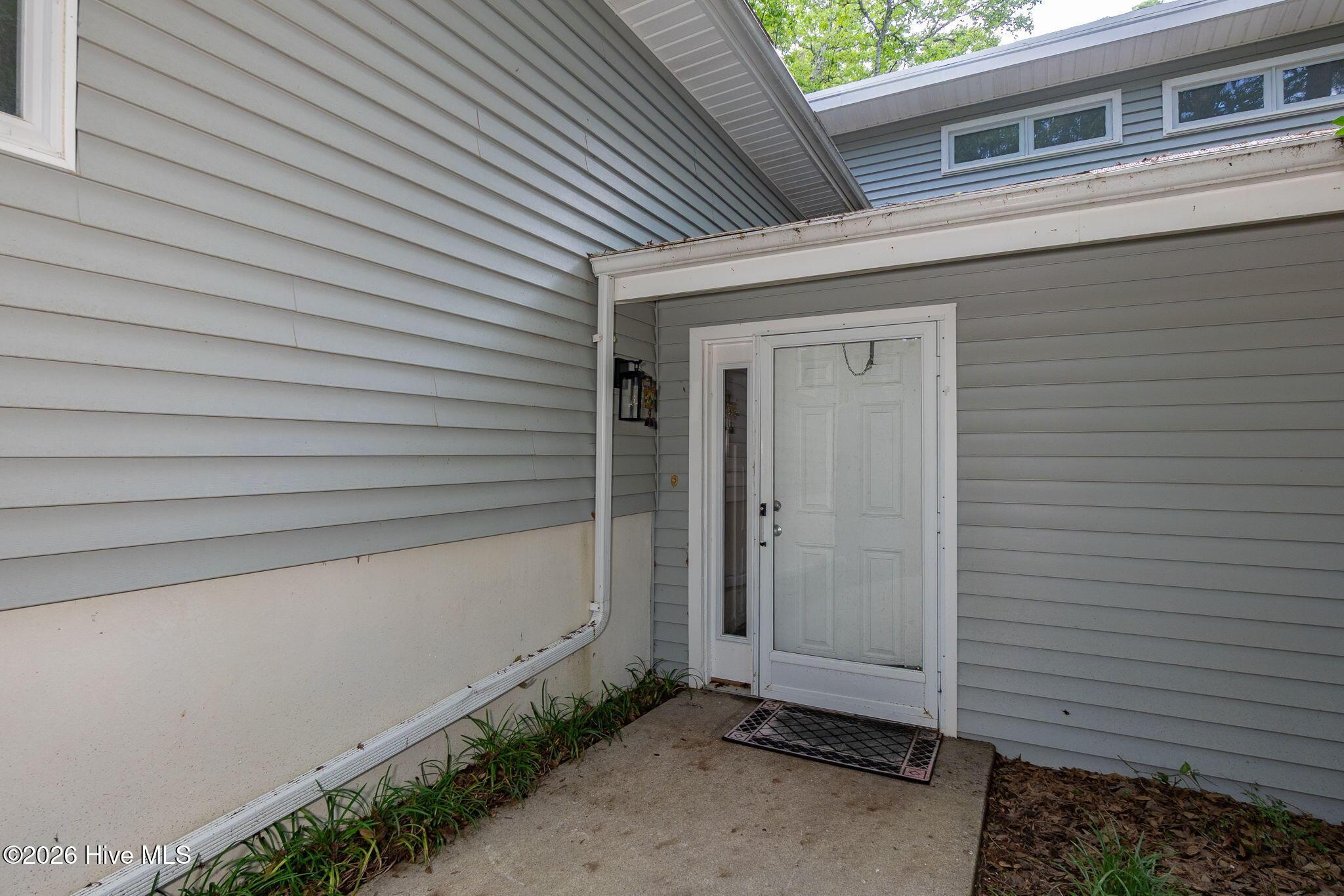 Image 4: 4-web-or-mls-chadwick-visuals-121-white-