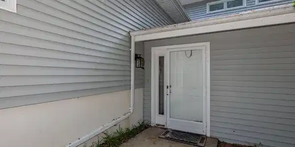 Image 4: 4-web-or-mls-chadwick-visuals-121-white-