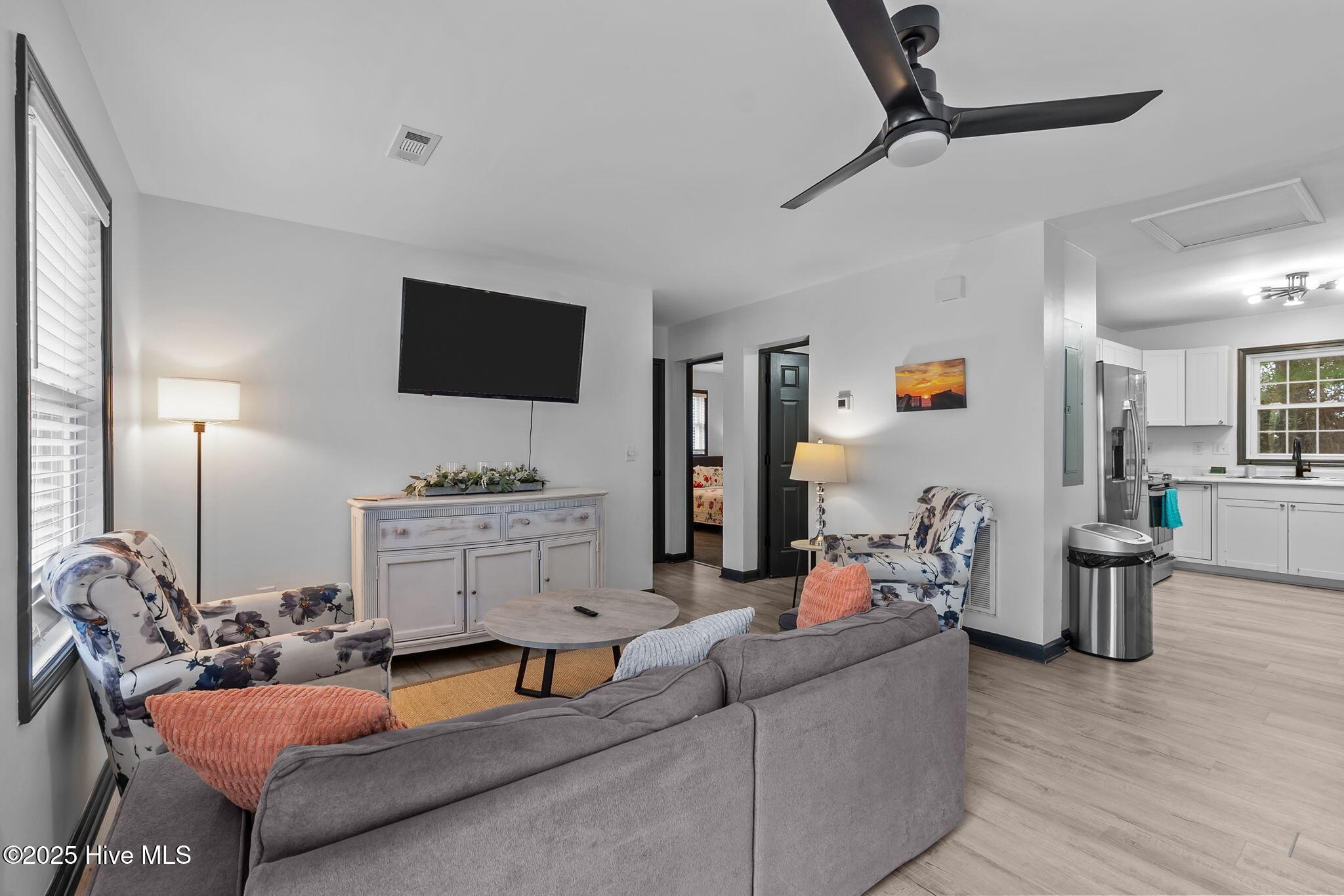 Image 3: 34-web-or-mls-WCR00072