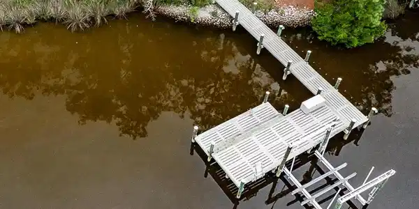 Image 4: Dock with Boat Hoist
