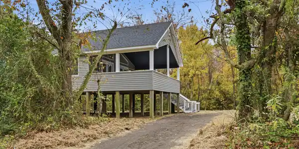 133 N River Drive