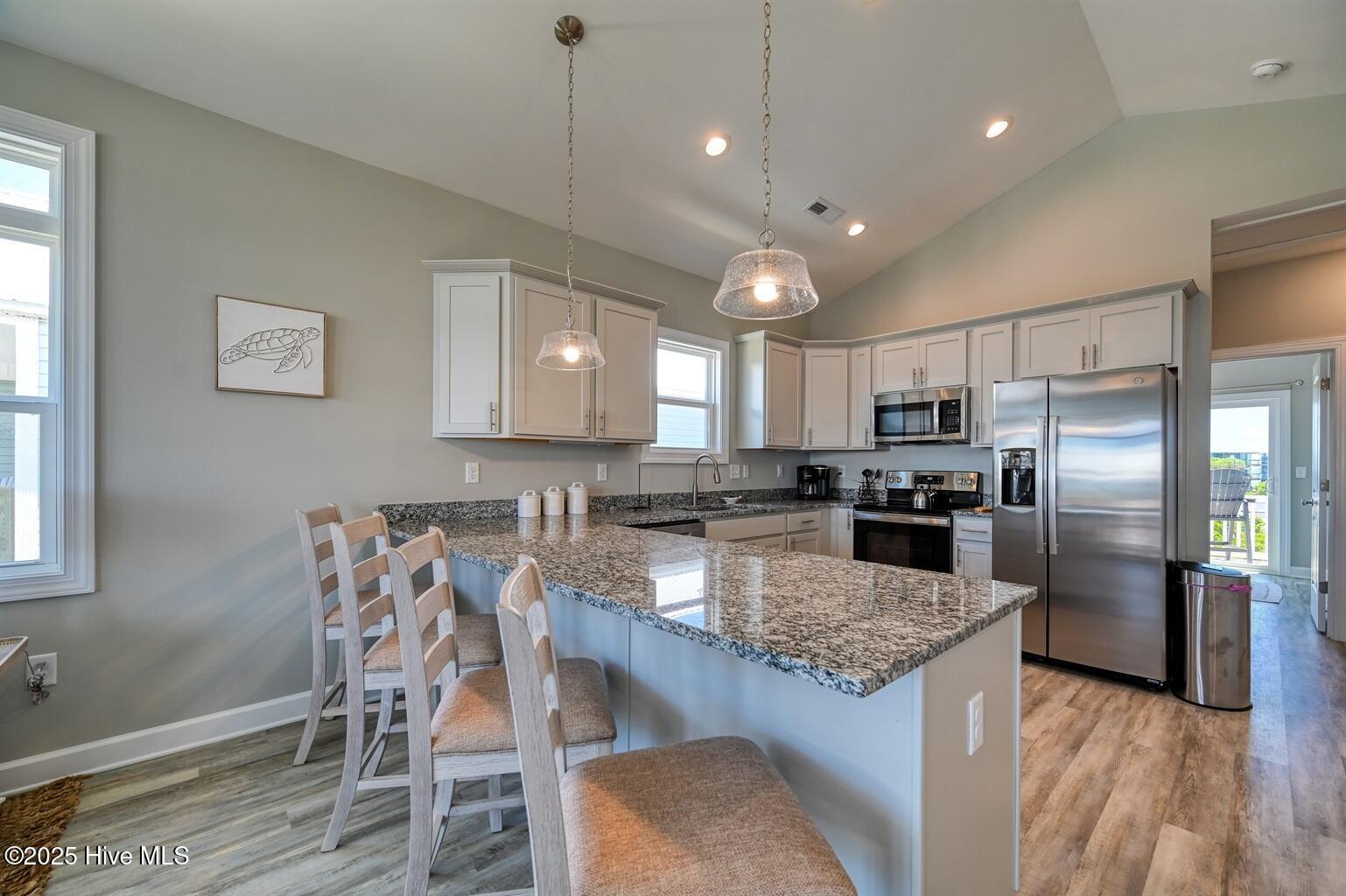 Image 4: 128 kitchen