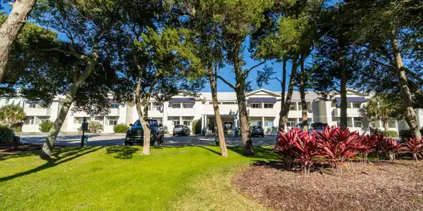 Image 2: palm-suites-23