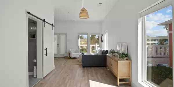 Image 4: hallway