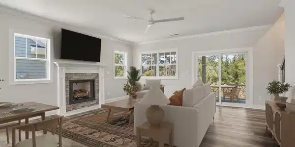 Image 4: Living Room