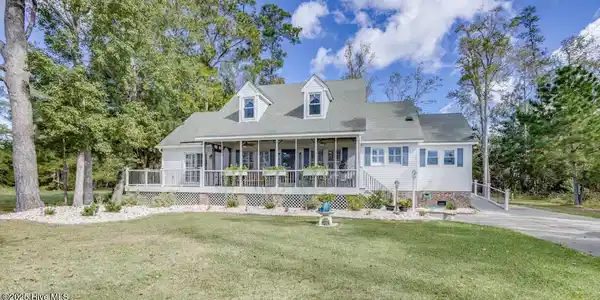 205 E Dowry Creek