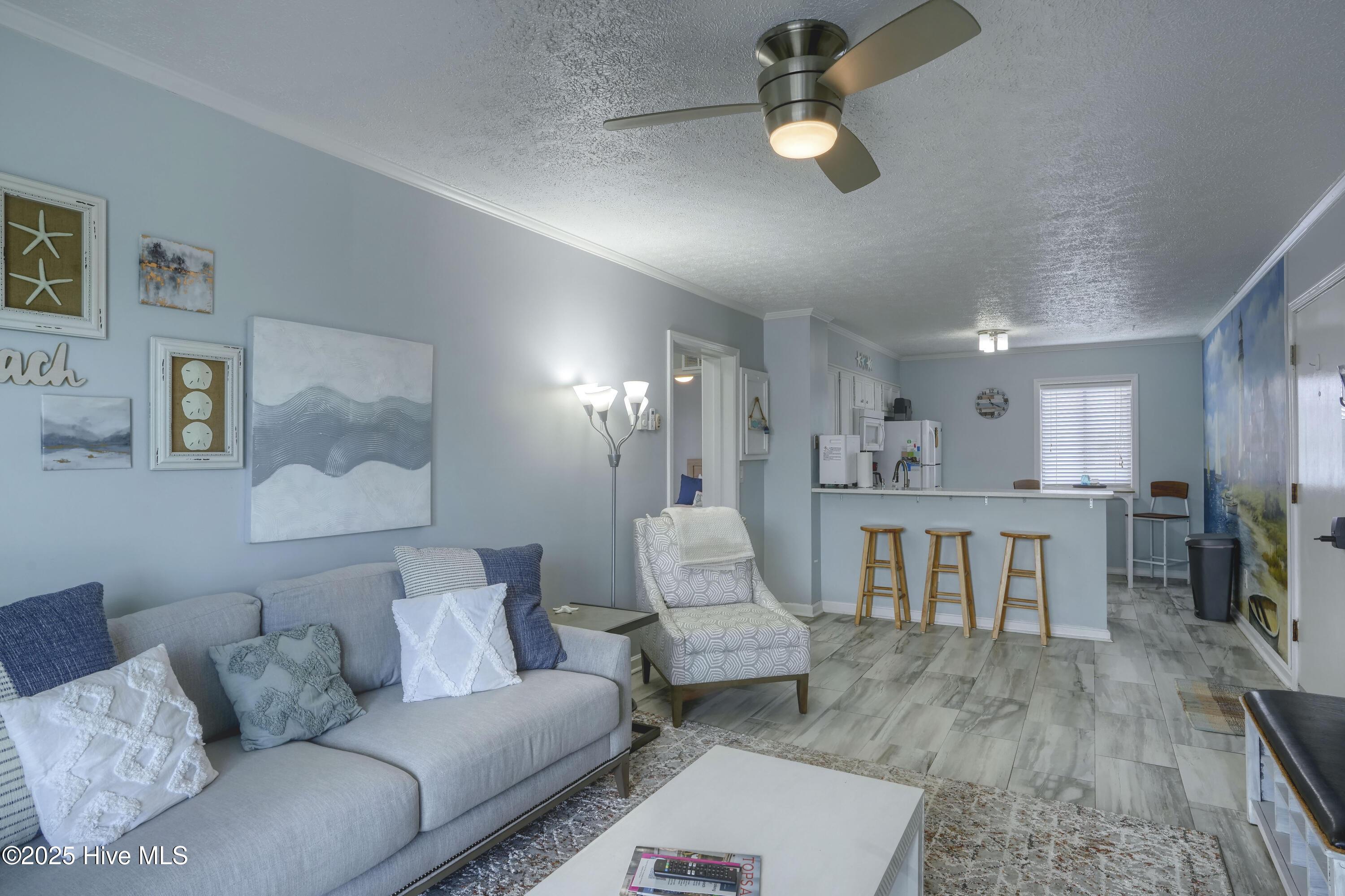 Image 4: 360 Topsail Reef - Interior - Edited_8