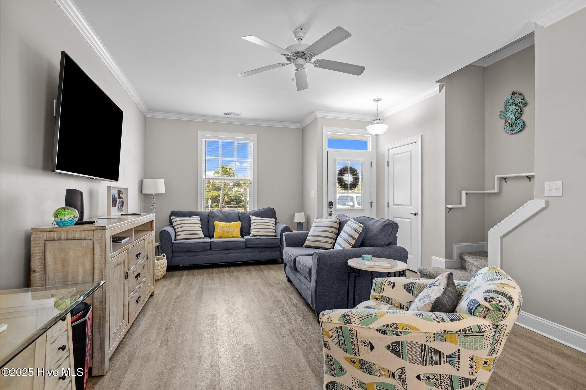 Image 4: Main Living