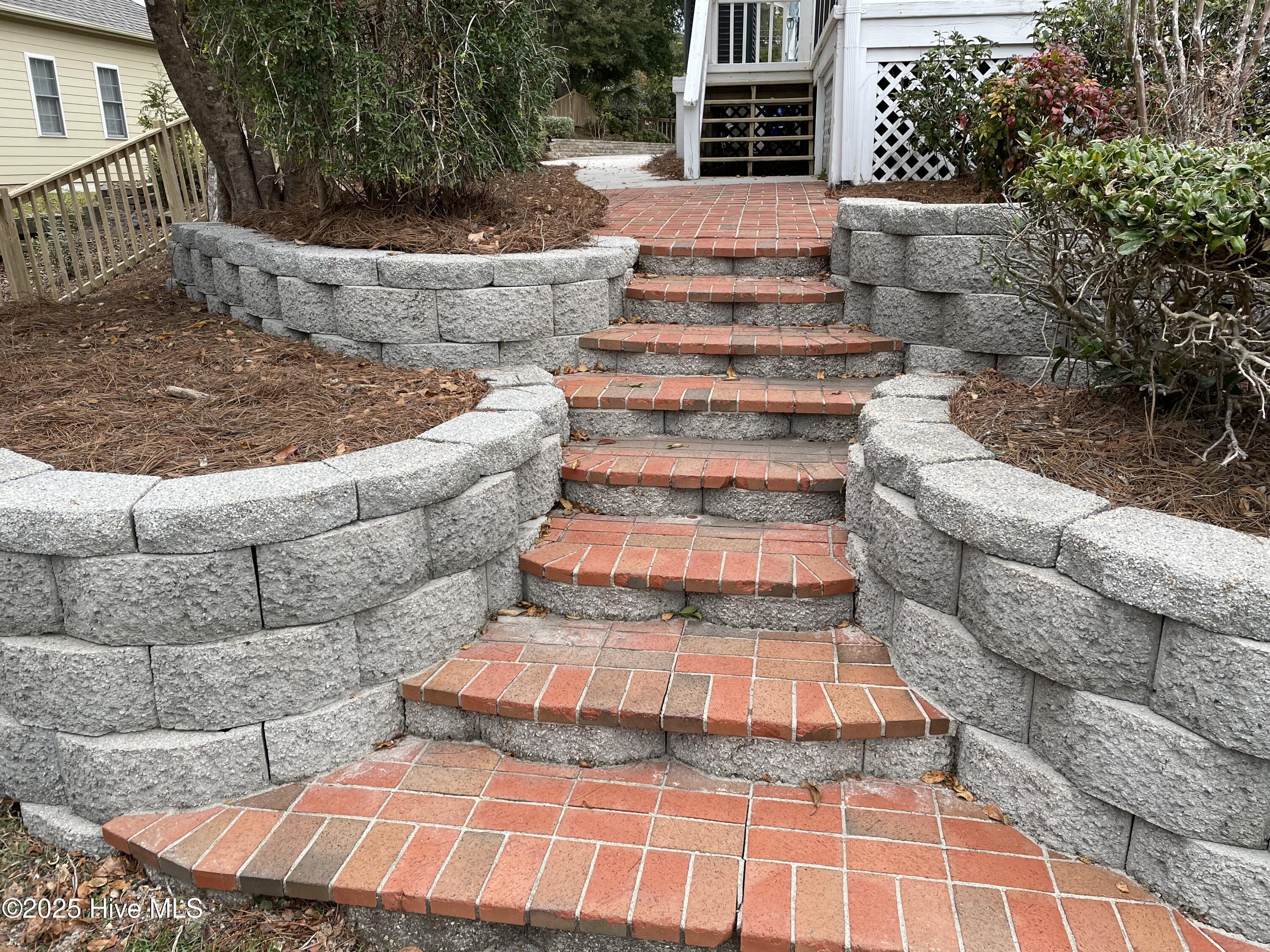Image 3: Walk-up to the Garage from backyard