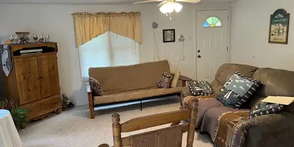Image 3: Living Room