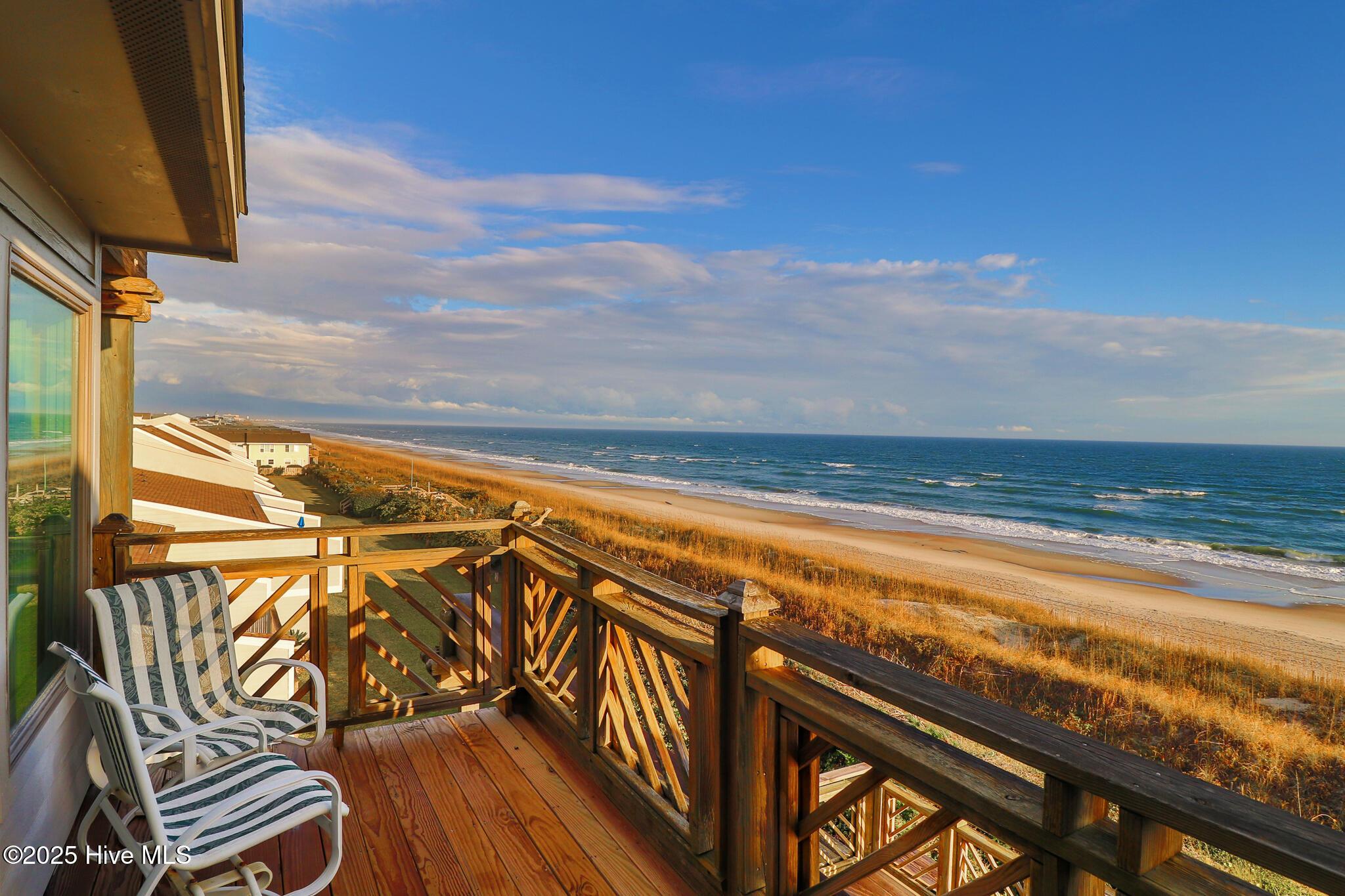 Image 2: Oceanfront condo in Genesis