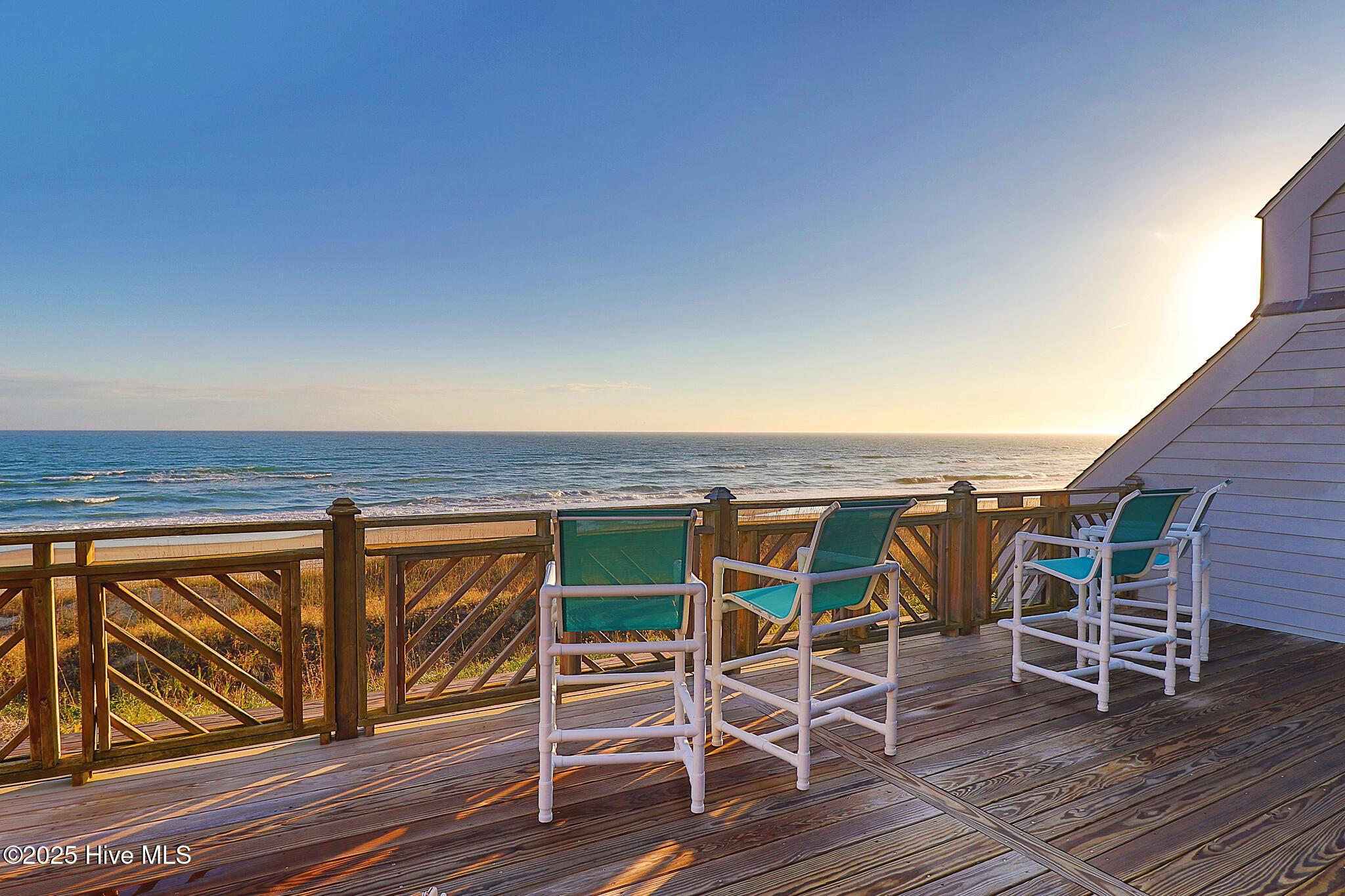 Image 3: Oceanfront condo in Genesis