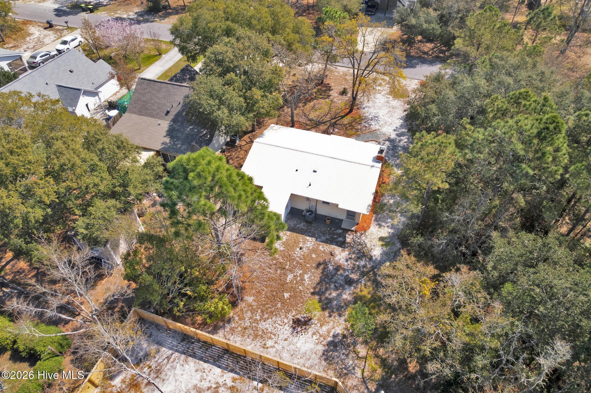 Image 2: 115 NE 14th St-34