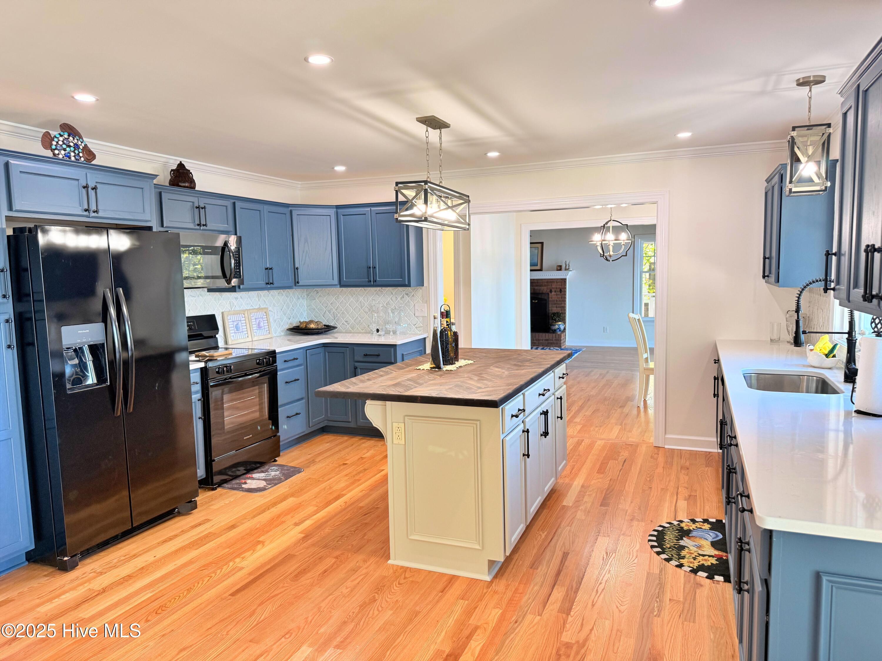 Image 4: kitchen whole