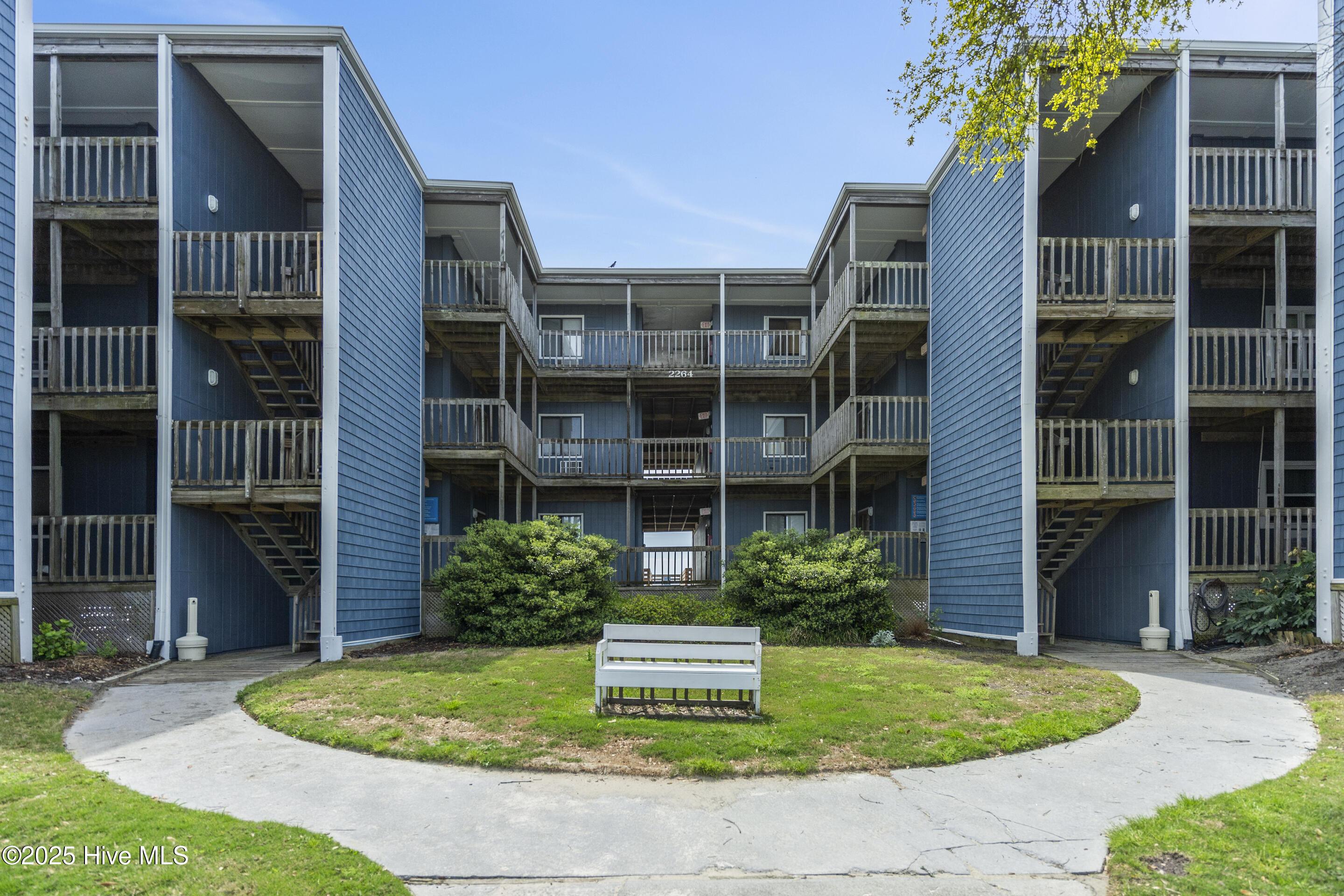 Image 1: Unit 304 Building 1
