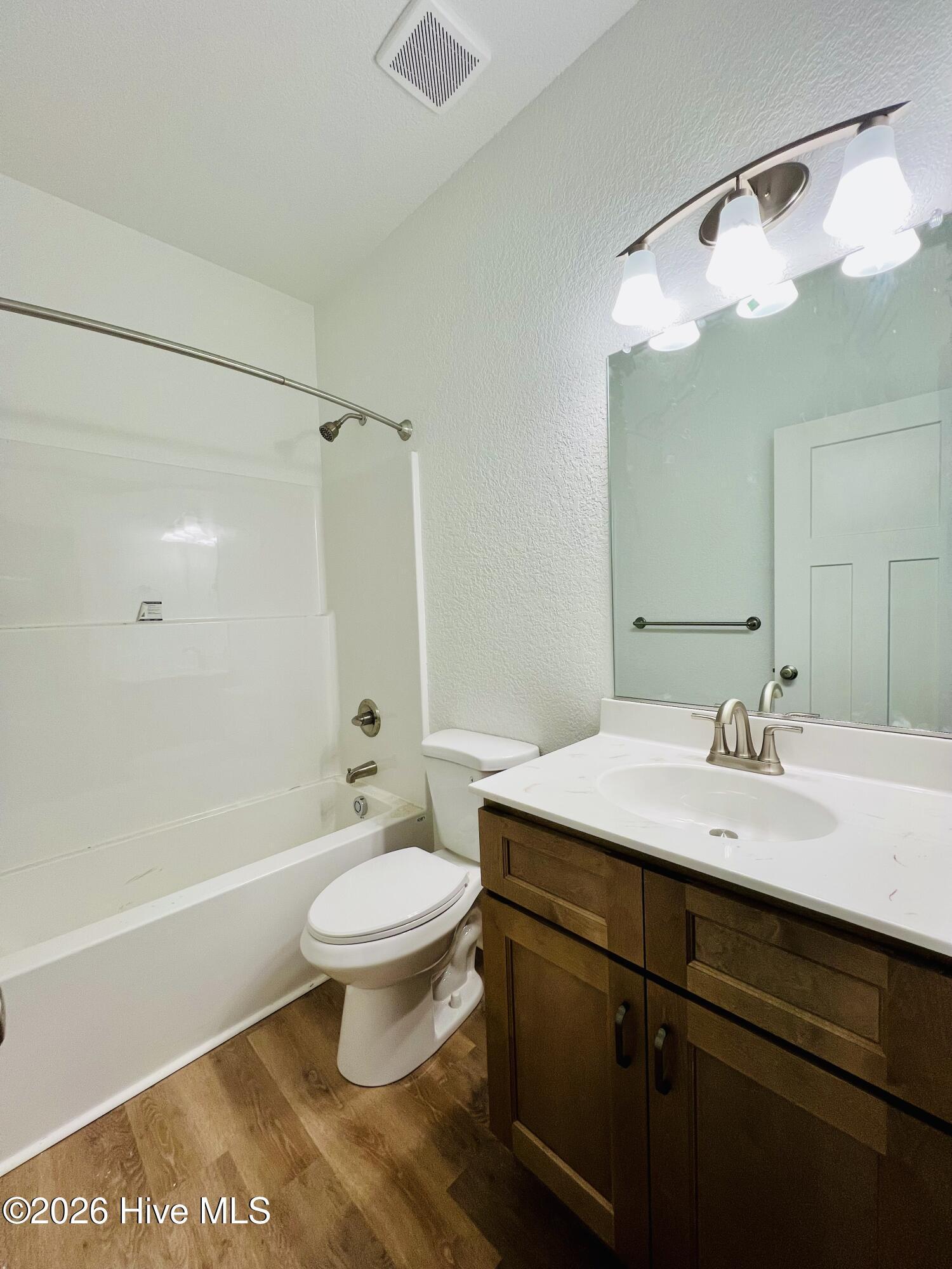 Image 4: Hall Bathroom