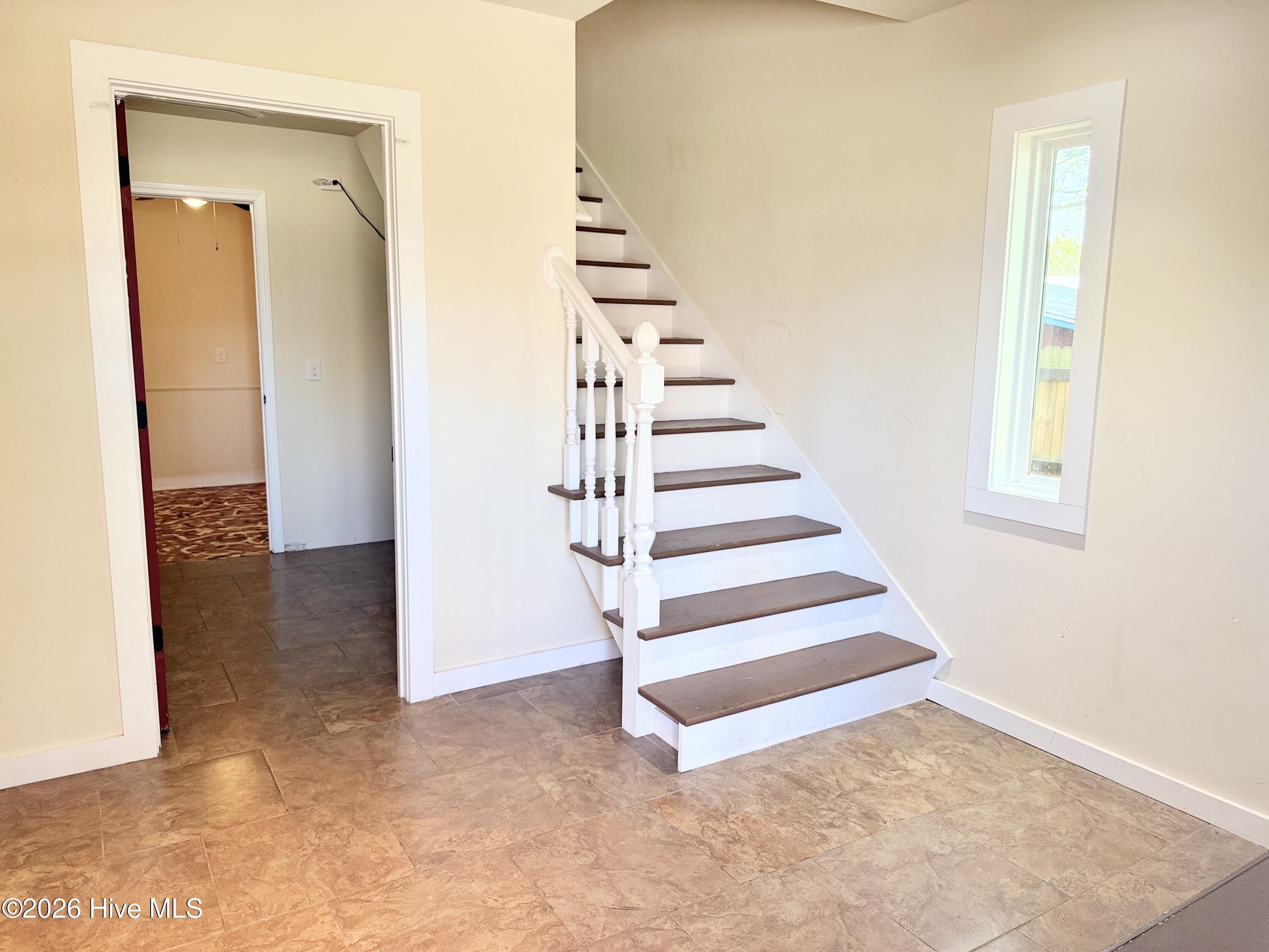 Image 2: 511 N B St