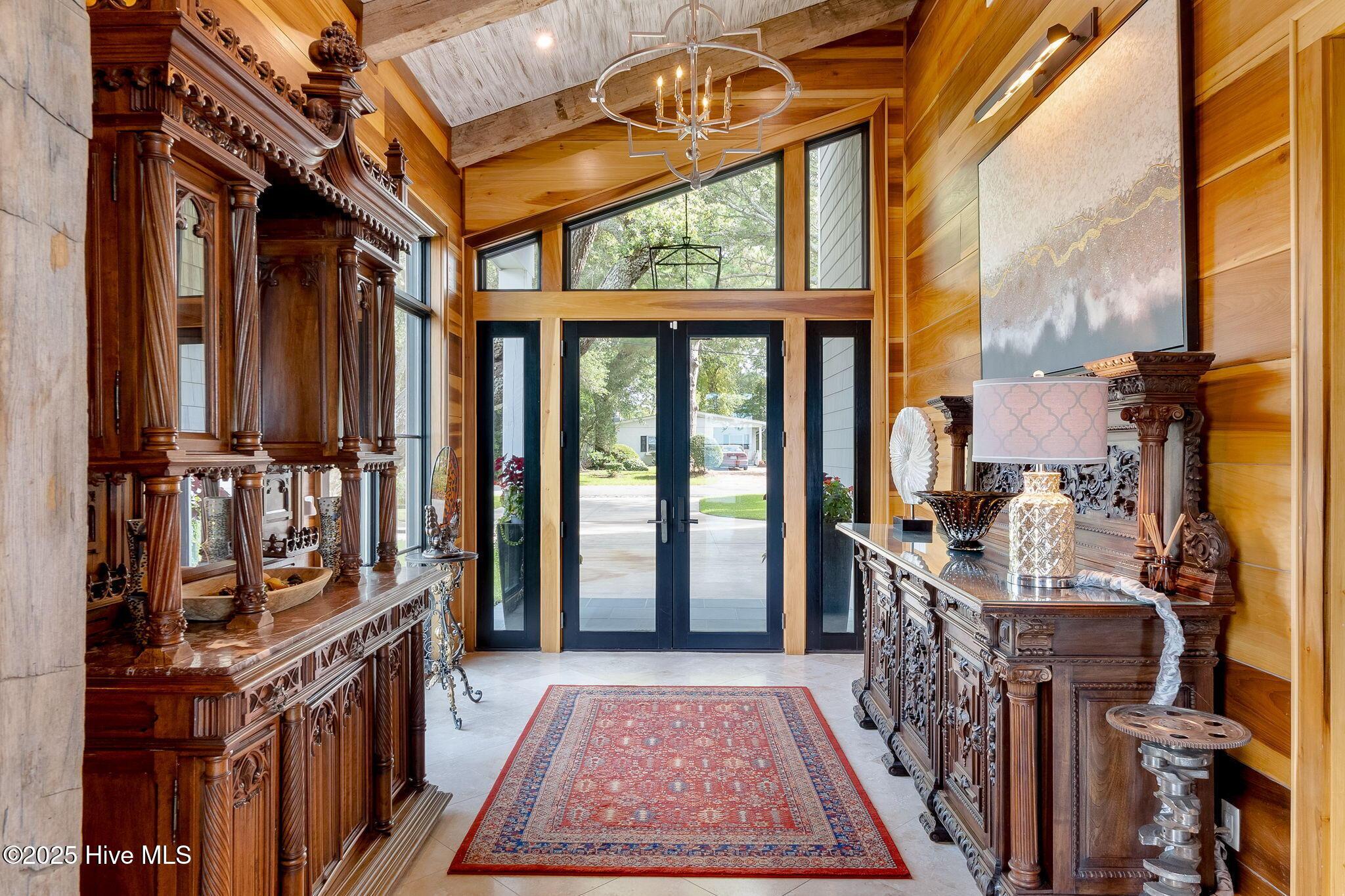 Image 3: Foyer/Main Entrance