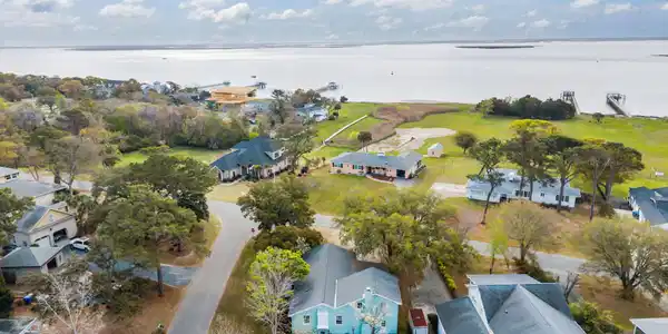 Image 3: 48-web-or-mls-DJI_20260401100810_0438_D