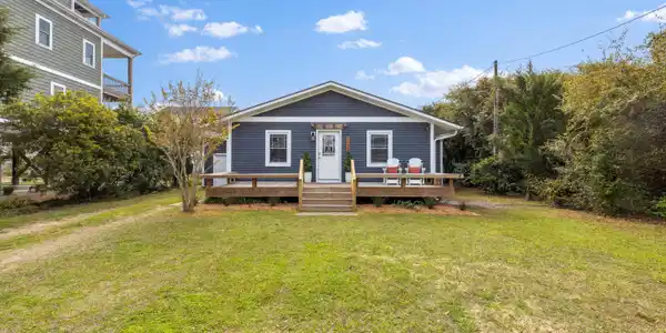 1122 S Topsail Drive