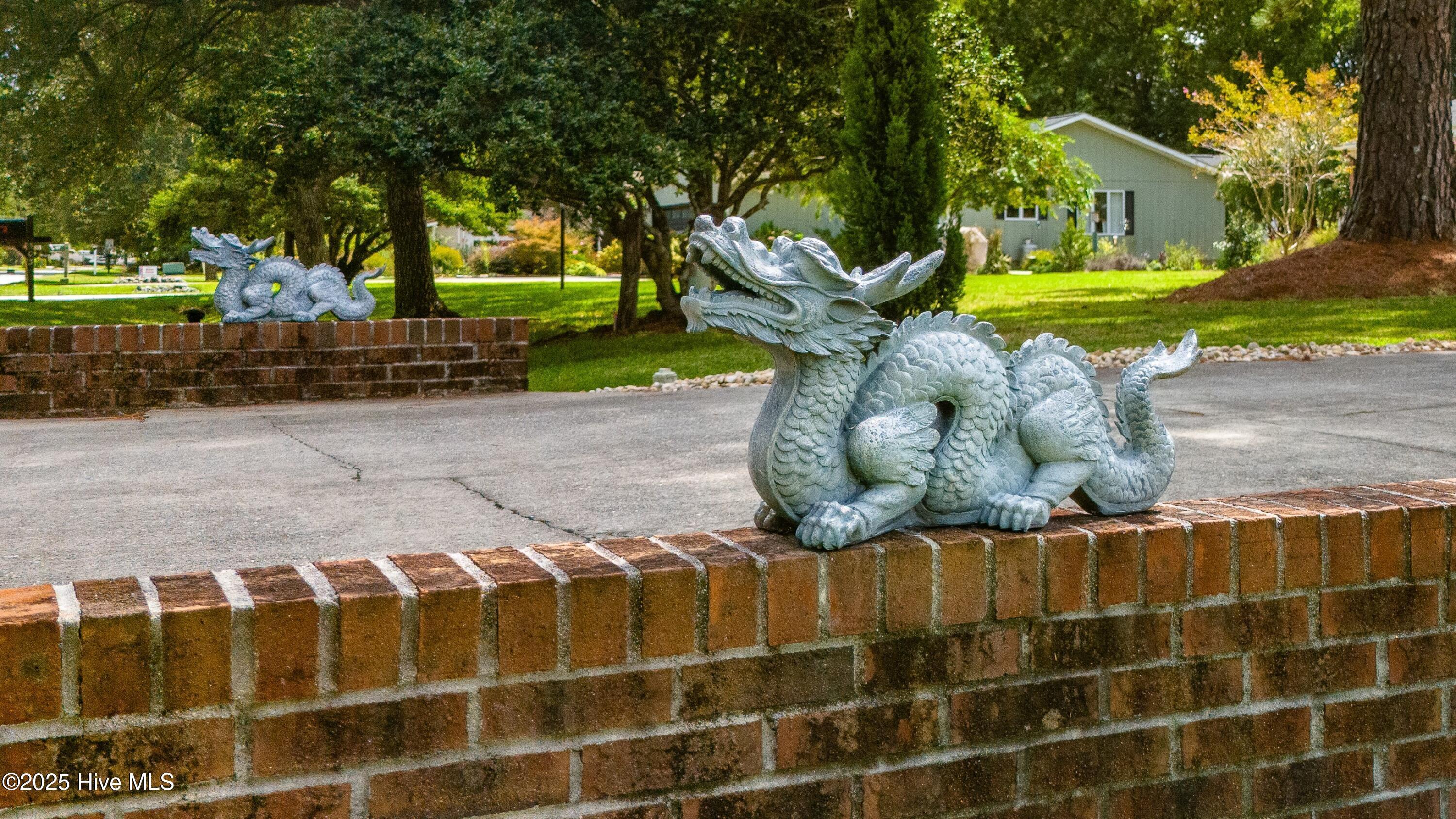 Image 4: 005_Driveway