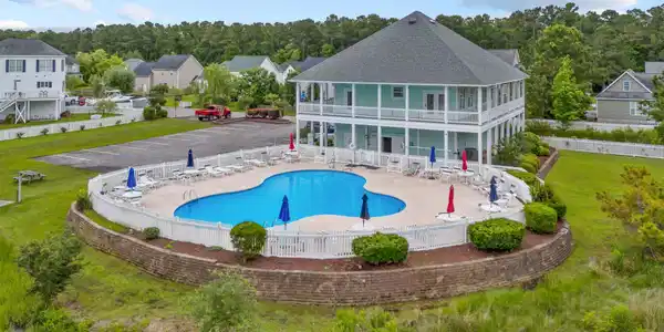 Image 3: EC pool