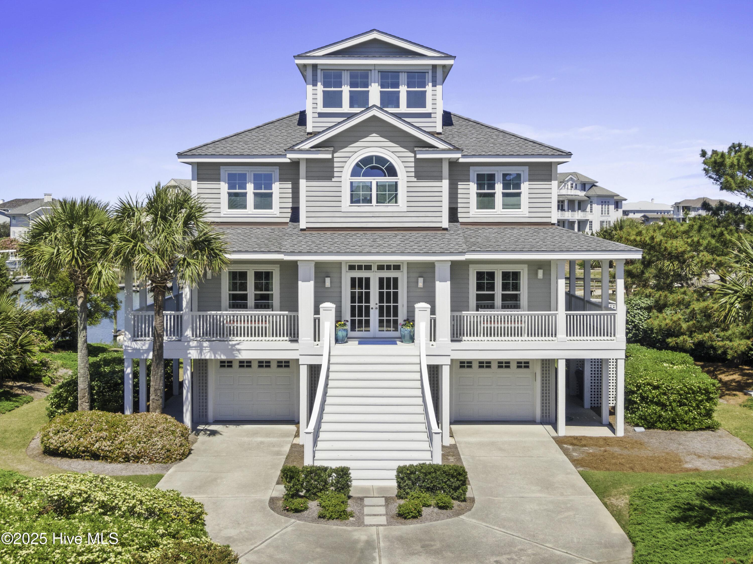 Image 1: 001_4_sandy_point_exterior-76_408