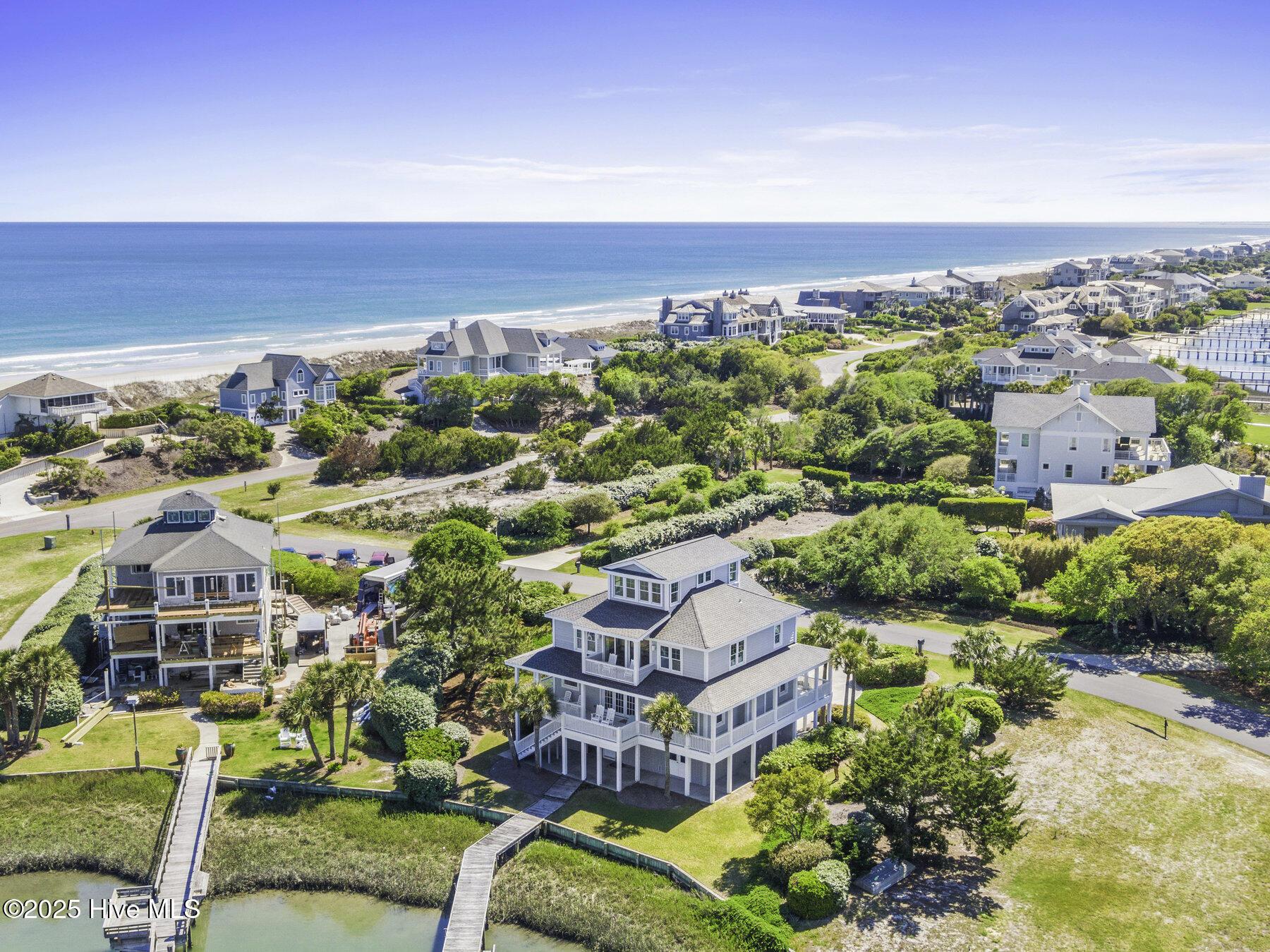 Image 4: 070_4_sandy_point_exterior-85_783