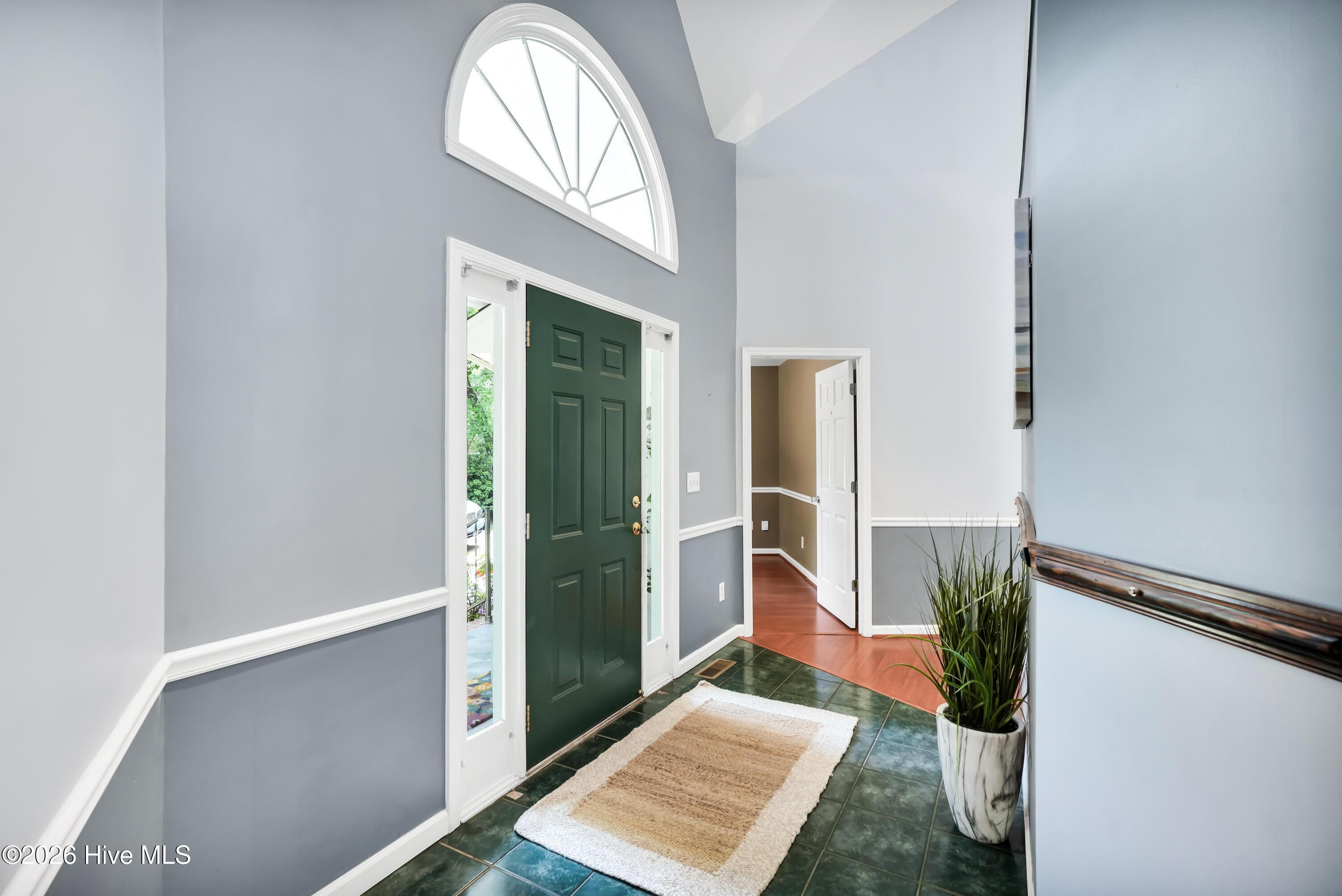 Image 3: 7004PoplarKnollCourt-2