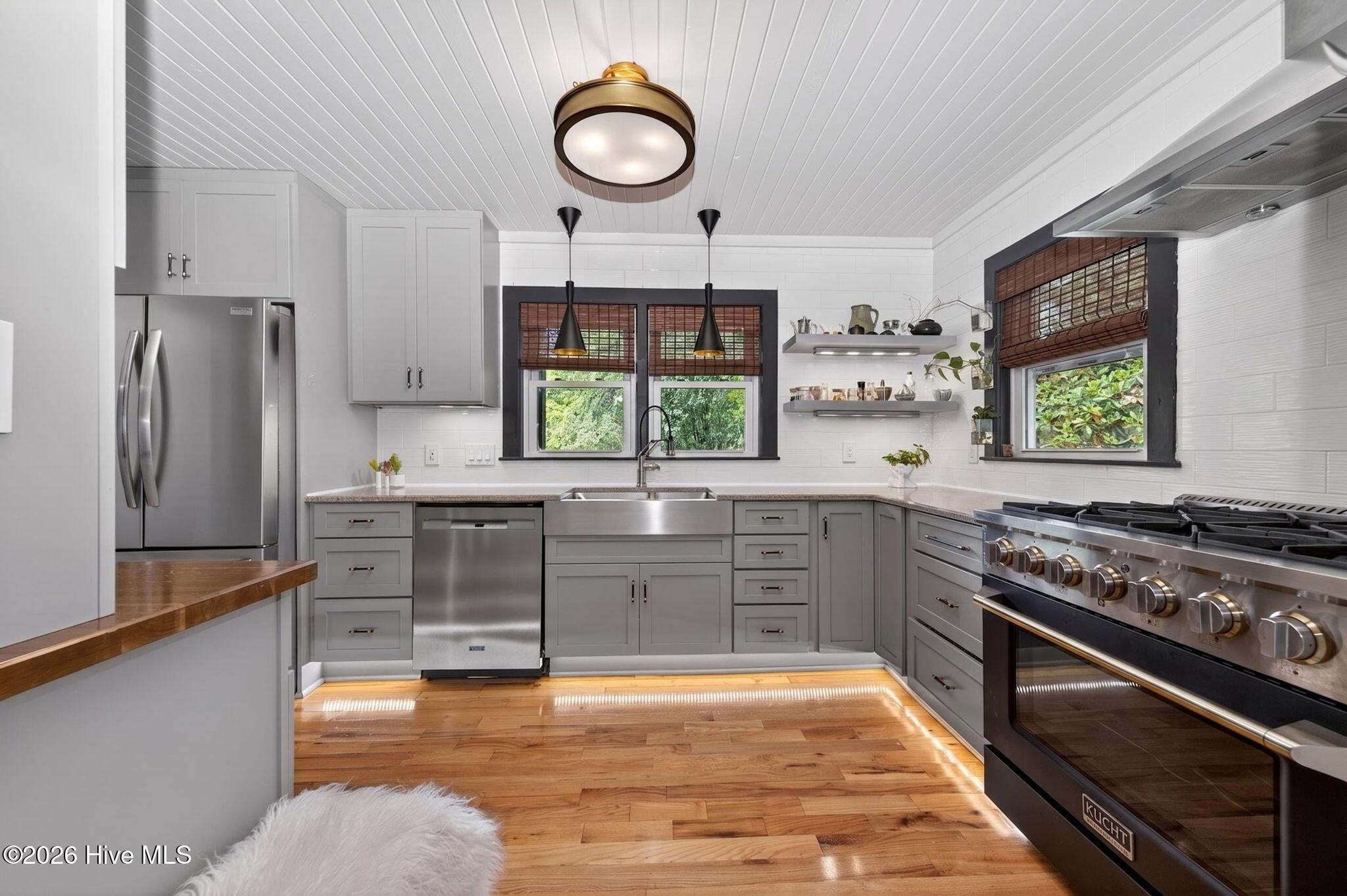 Image 3: 23-web-or-mls-HBJ_3911