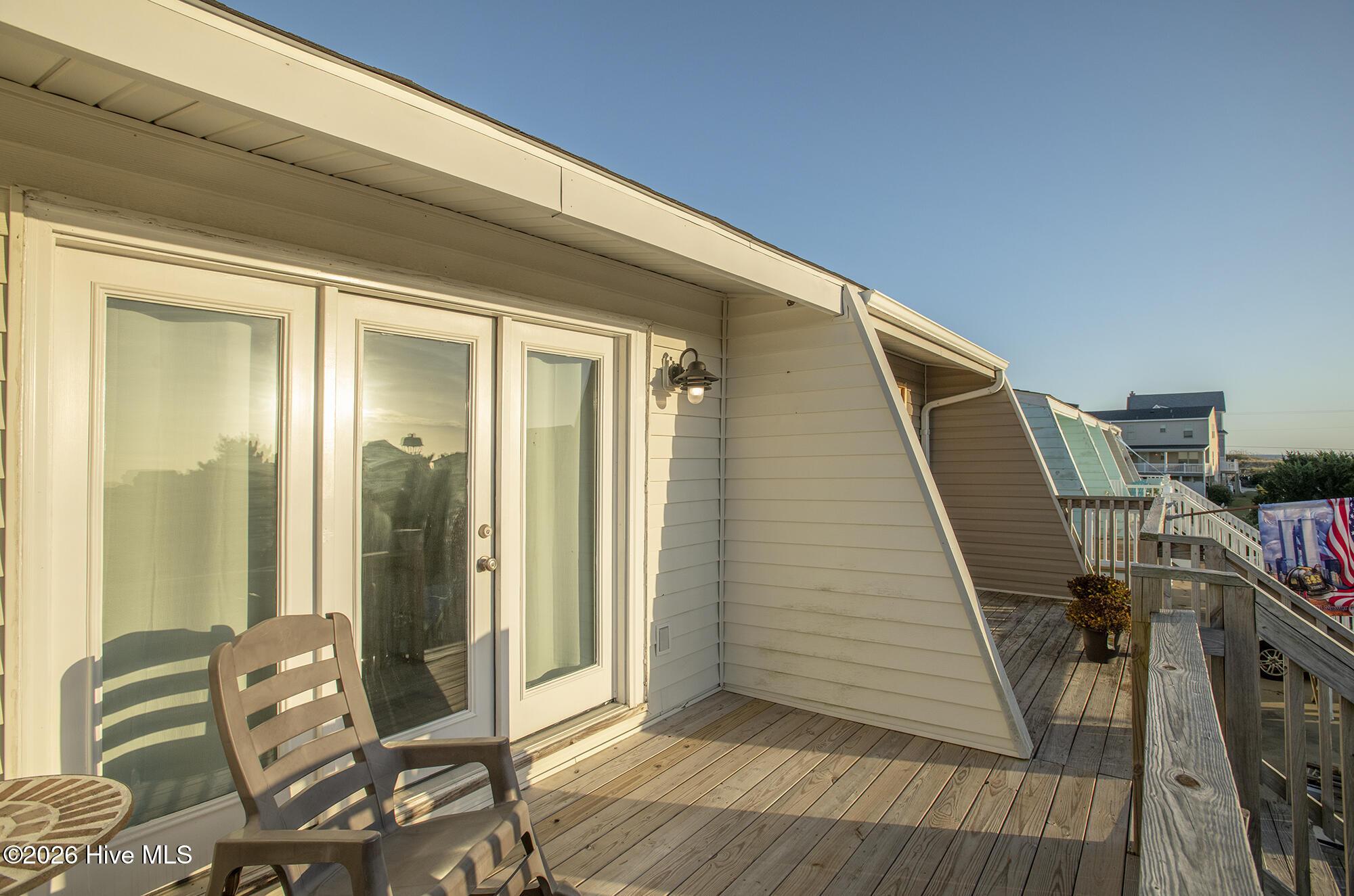 Image 1: Front deck