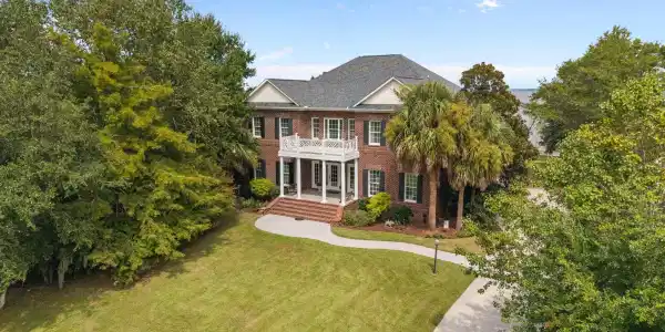 222 Drake Landing