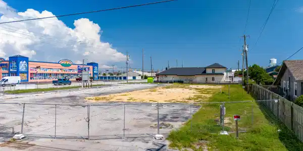 Image 2: Beach Tavern Parcel